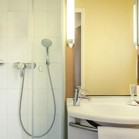 Ibis Centre Tour Bretagne Hotel 3*