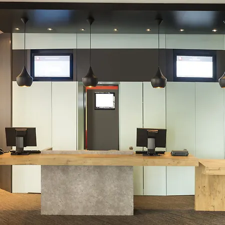 Ibis Centre Tour Bretagne Hotel 3*